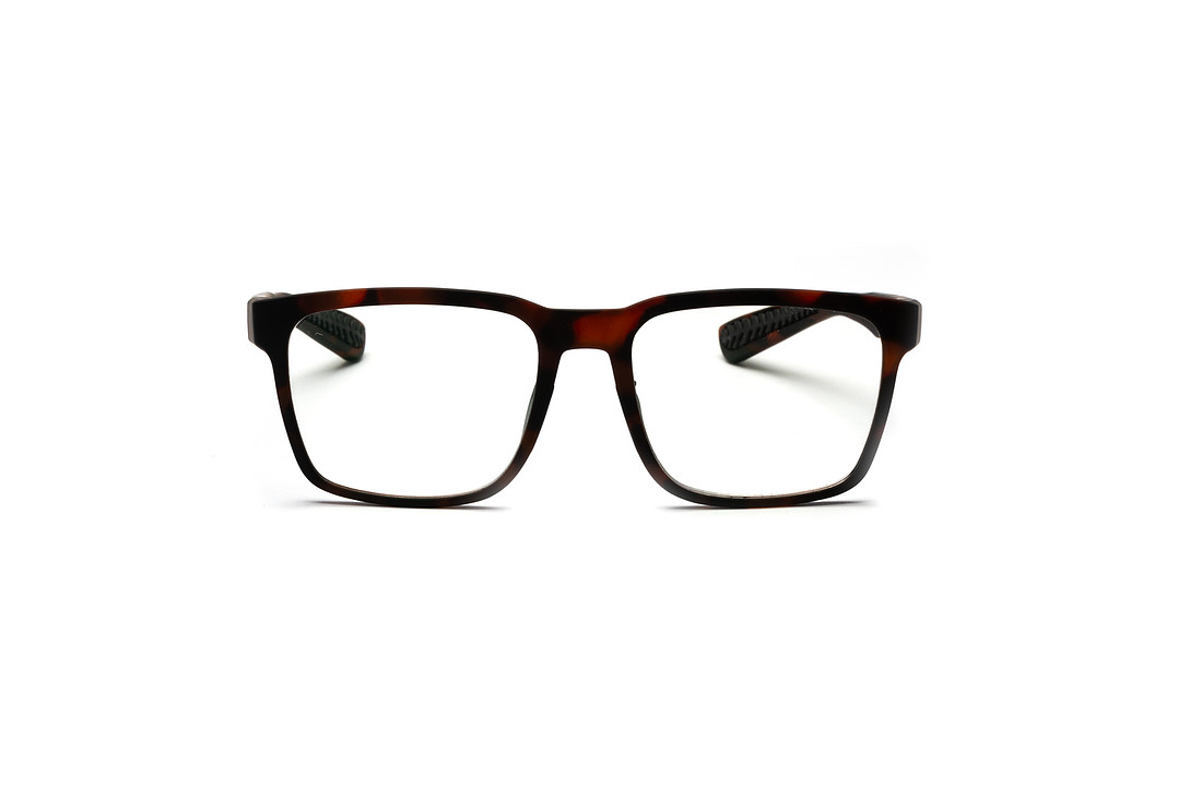 Professional white background eyewear image demonstrating cohesive product gallery style
