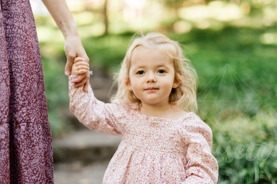 Outdoor spring family mini session capturing authentic smiles and connection