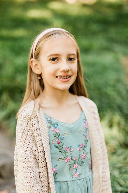Outdoor spring family mini session capturing authentic smiles and connection