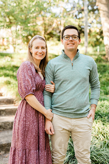 Outdoor spring family mini session capturing authentic smiles and connection