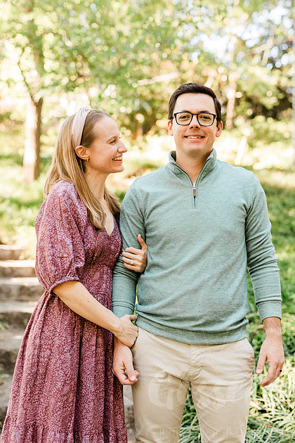Outdoor spring family mini session capturing authentic smiles and connection